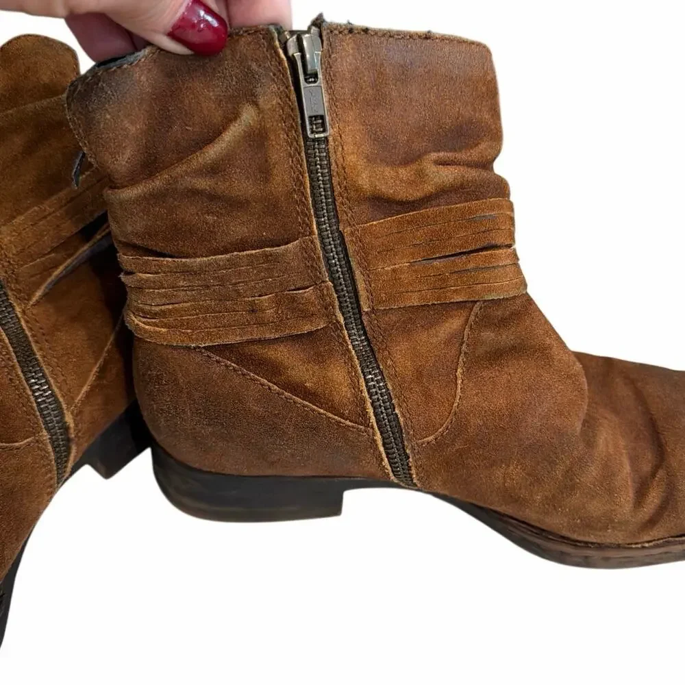 Born size 9 brown suede boots booties with tassels